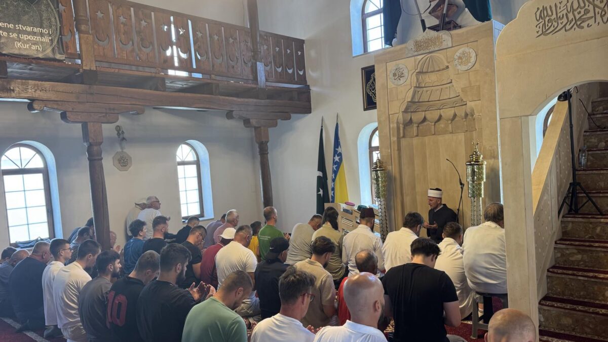 Direktor Medrese “Reis Ibrahim-ef. Maglajlić” predvodio džumu namaz u Čaršijskoj džamiji u Bosanskoj Dubici