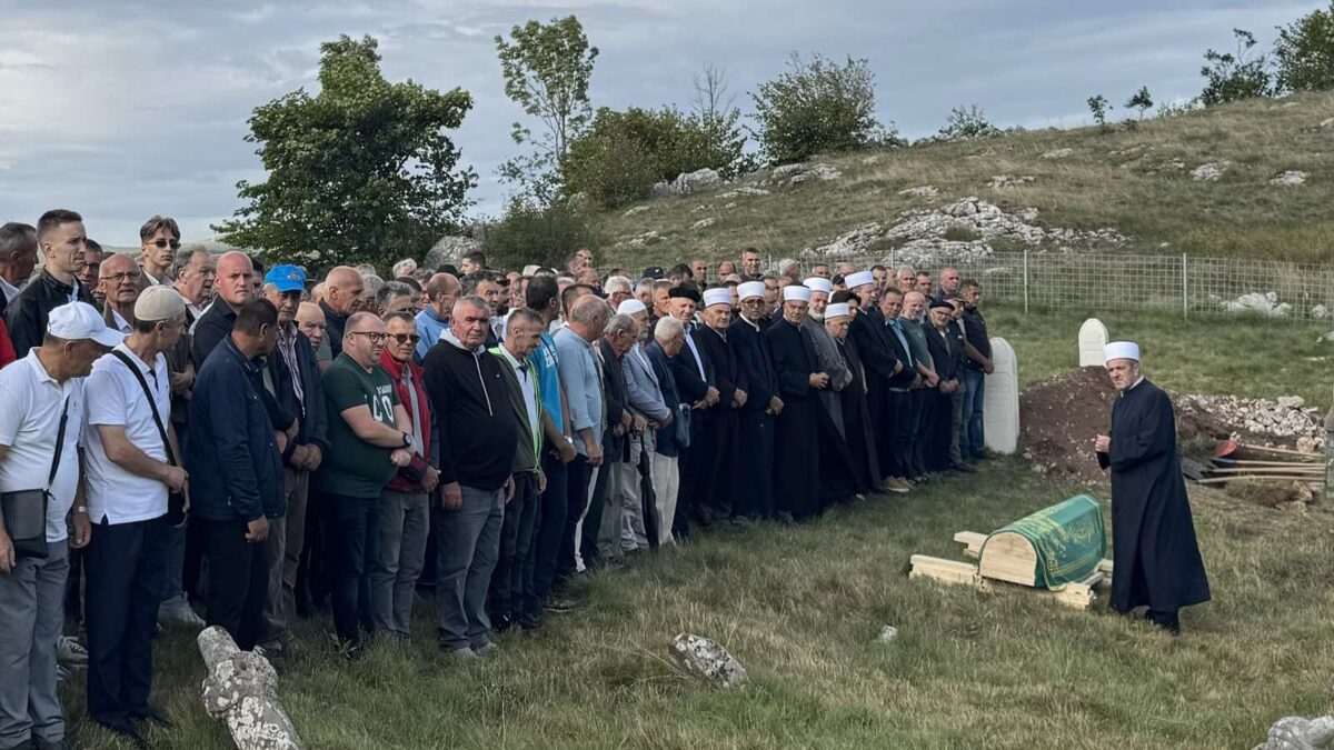 Delegacija Medžlisa Bosanska Dubica prisustvovala dženazi r. Mustafa-ef. Aljoviću
